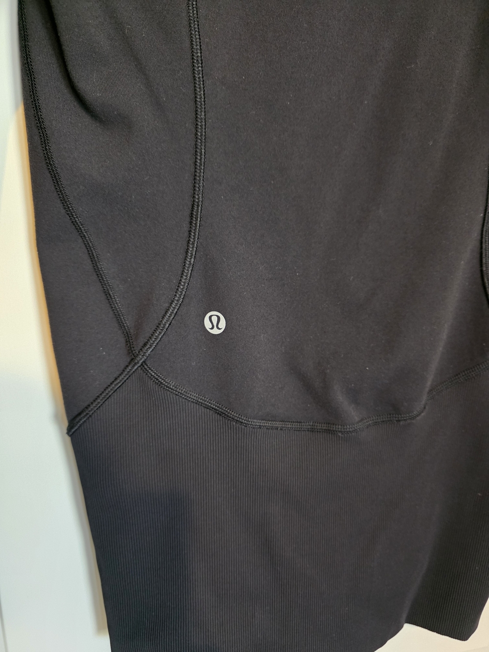 LULULEMON - Picture 3 of 8
